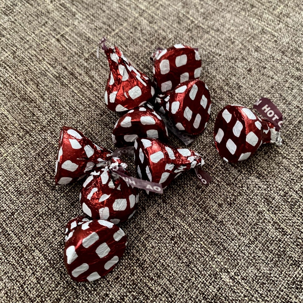 9 Hersheys Kisses